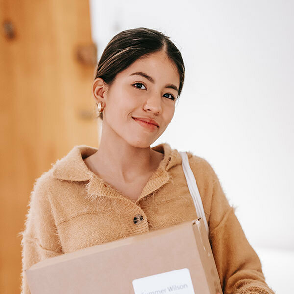 Thumbnail image woman2 600x600